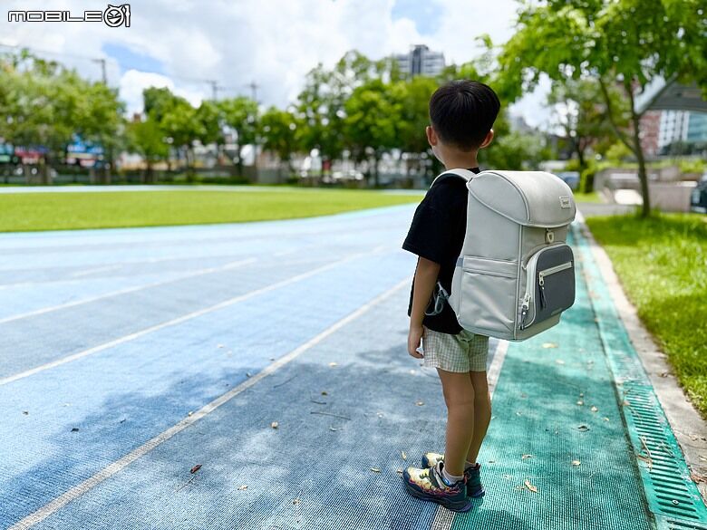 小一新生活的第一個書包｜IMPACT 怡寶莫蘭迪系列懸浮磁釦標準型護脊書包 開箱