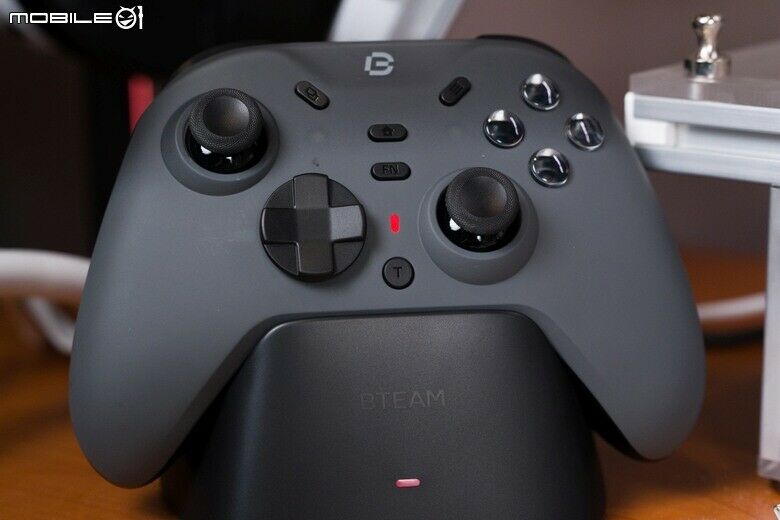 雙按鈕配置、多平台通用 Bteam Specter 沛影 無線遊戲手把