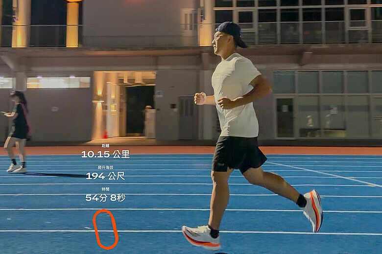 【SKECHERS AERO RAZOR實測】輕、彈、快的速度革命｜新竹10K與跑步機間歇實戰心