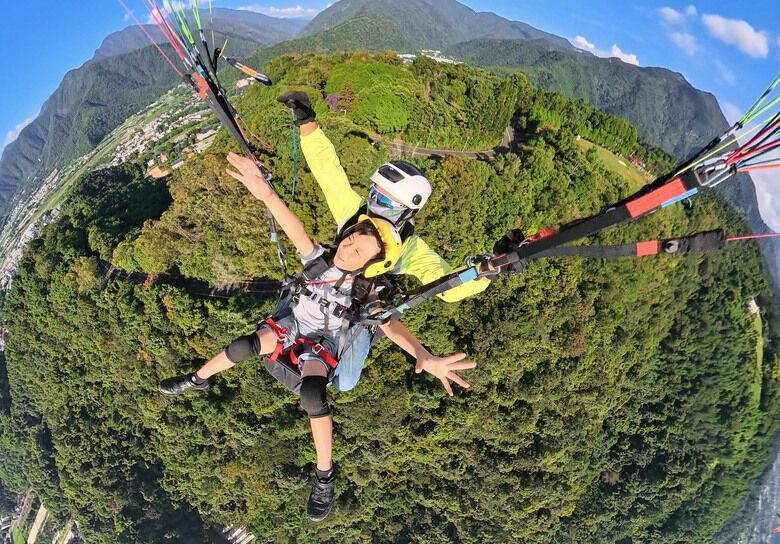 小學生也可以飛上天！埔里虎頭山飛行傘體驗