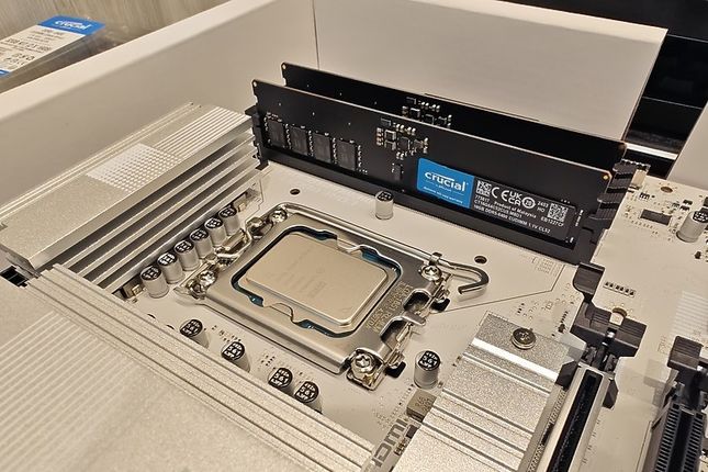 [開箱] 美光Crucial DDR5-6400 CUDIMM 新規格、新氣象