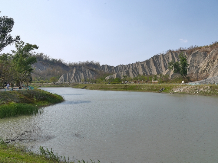 清明時節奔月去? -- 高雄 田寮 月世界地景公園